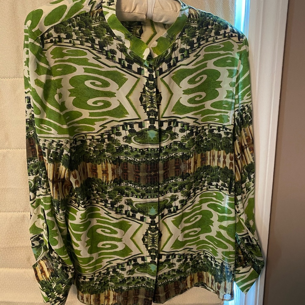 Stunning graphics silk blouse